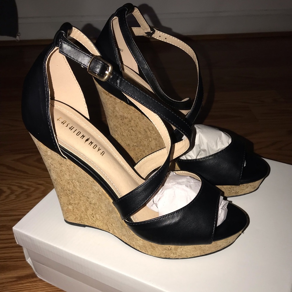 SOLD “Don’t need love” Black Wedges